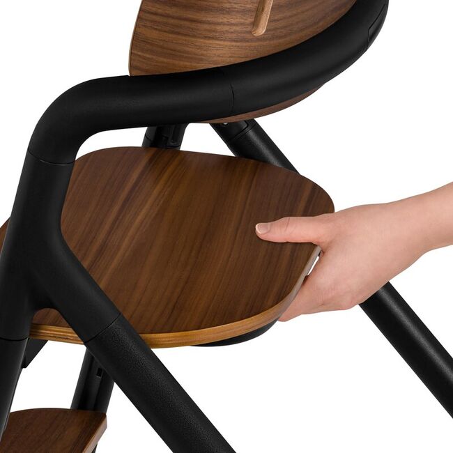 Scaun de masa multifunctional Celia, Lionelo, Din lemn de fag, 6 luni- adult, Reglabil pe inaltime, Husa impermeabila, Tavita silicon, Suport de picioare reglabil, Greutate maxima 90 Kg, Negru BYNLO-CELIA_BLACK_WOOD