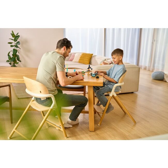 Scaun de masa multifunctional Celia, Lionelo, Din lemn de fag, 6 luni- adult, Reglabil pe inaltime, Husa impermeabila, Tavita silicon, Suport de picioare reglabil, Greutate maxima 90 Kg, Negru BYNLO-CELIA_BLACK_WOOD