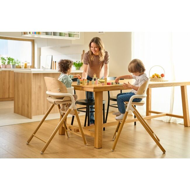 Scaun de masa multifunctional Celia, Lionelo, Din lemn de fag, 6 luni- adult, Reglabil pe inaltime, Spatar lat, Sezut ergonomic, Tavita silicon, Suport de picioare reglabil, Greutate maxima 90 Kg, Alb/Natural BYNLO-CELIA_WHITE_NATURAL_WOOD