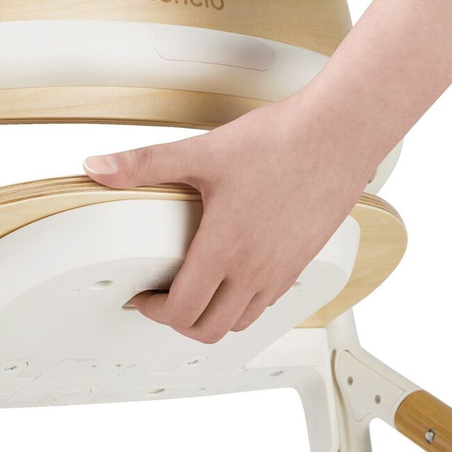 Scaun de masa multifunctional Celia, Lionelo, Din lemn de fag, 6 luni- adult, Reglabil pe inaltime, Spatar lat, Sezut ergonomic, Tavita silicon, Suport de picioare reglabil, Greutate maxima 90 Kg, Alb/Natural BYNLO-CELIA_WHITE_NATURAL_WOOD
