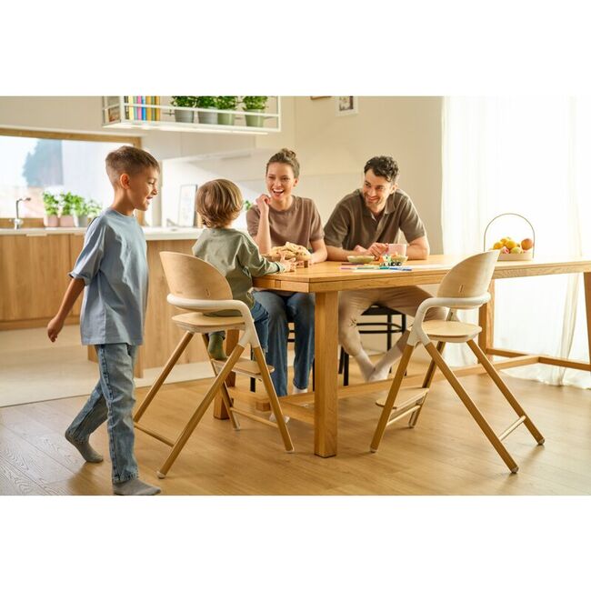 Scaun de masa multifunctional Celia, Lionelo, Din lemn de fag, 6 luni- adult, Reglabil pe inaltime, Spatar lat, Sezut ergonomic, Tavita silicon, Suport de picioare reglabil, Greutate maxima 90 Kg, Gri BYNLO-CELIA_GREY_WOOD