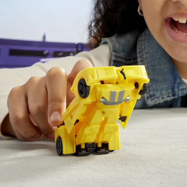 TRANSFORMERS EARTHSPARK FIGURINA BUMBLEBEE 1 STEP SMASH TO CHANGE VIVG0742_G0996