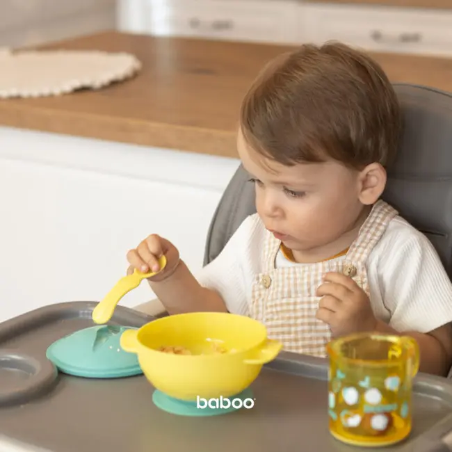 Bol galben cu ventuza, capac si lingurita baboo 6 luni+ ba9-041
