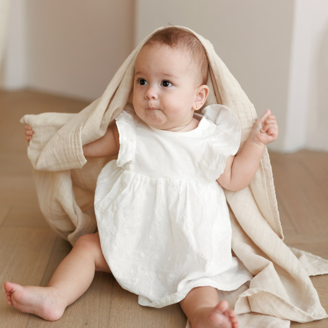 Onino - muselina multifunctionala din bumbac 100% organic, hug.me, creamy vanilla, x1 bucata, 120 x 120 cm, certificata gots bbbcdsw003