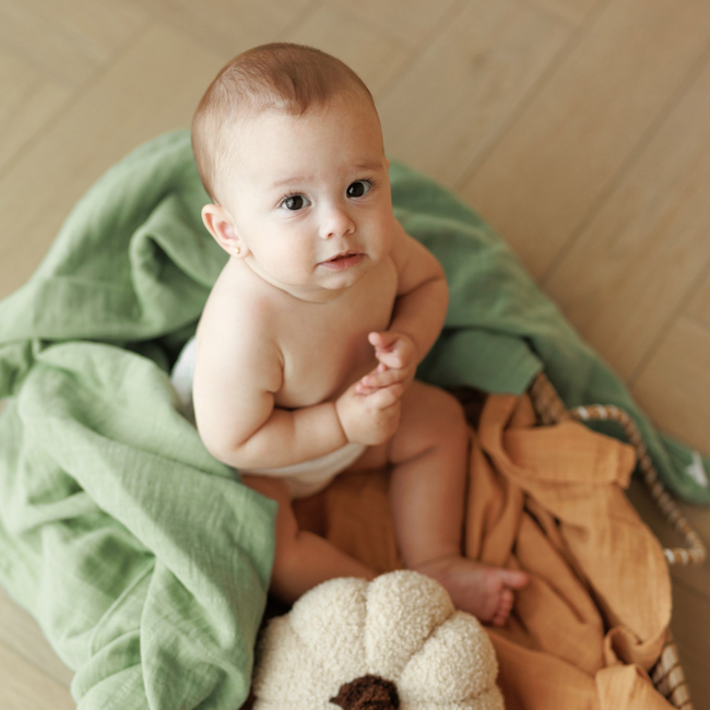 Onino - muselina multifunctionala din bumbac 100% organic, hug.me, serene green, x1 bucata, 120 x 120 cm, certificata gots bbbcdsw004