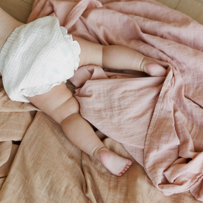 Onino - muselina multifunctionala din bumbac 100% organic, hug.me, warm peach, x1 bucata, 120 x 120 cm, certificata gots bbbcdsw006