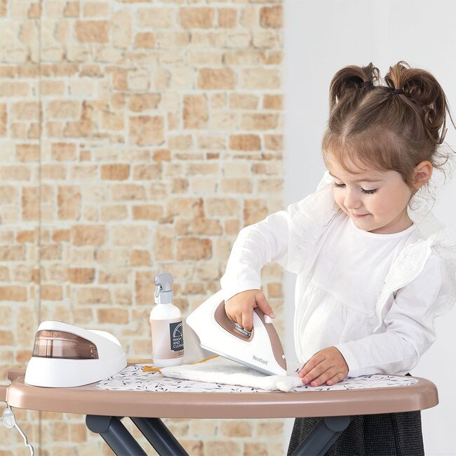 Jucarie Smoby Masa si fier de calcat Tefal Ironing Board + Stream Iron cu 9 accesorii HUBS7600330125