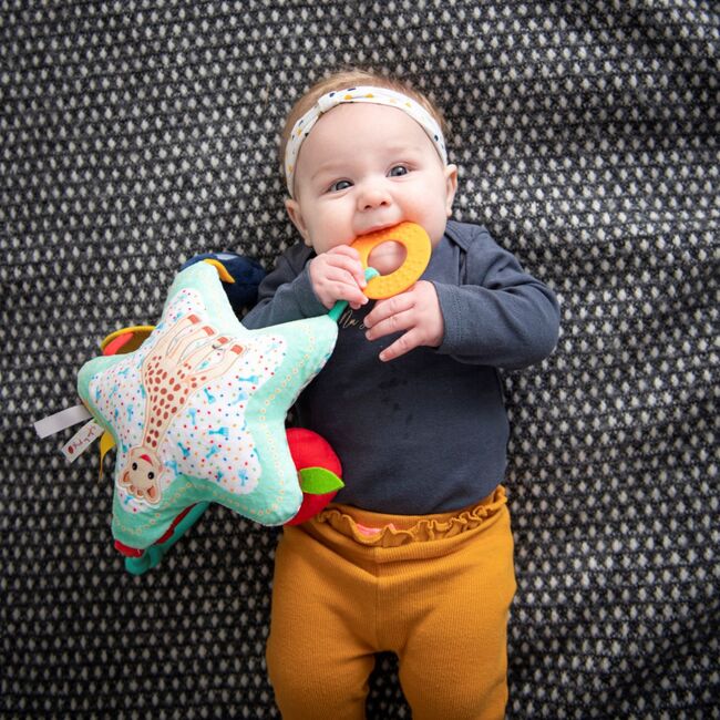 Jucarie stea cu activitati girafa sophie vu230850