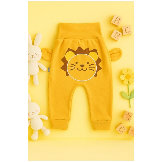 Pantaloni bebelusi tip baggy cu imprimeu leu si urechi - galben mustar trmb2070