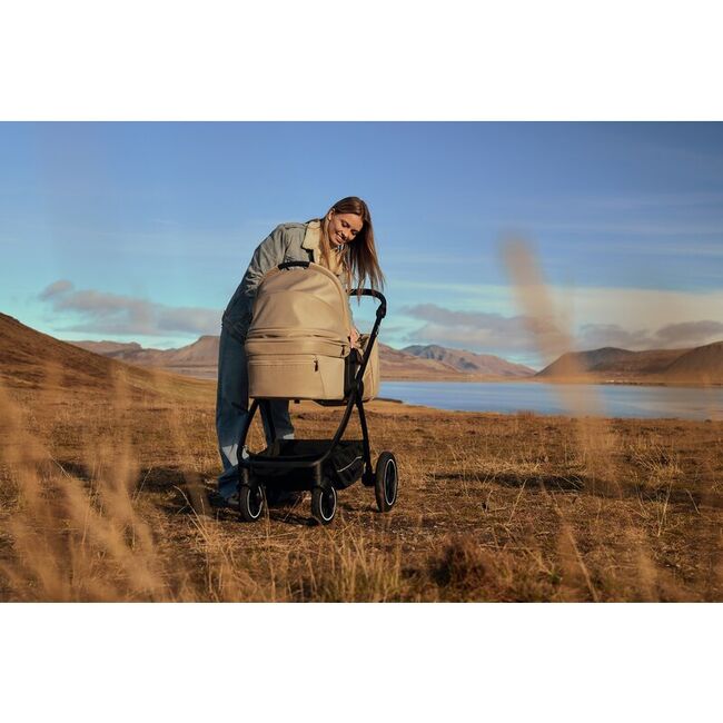 Carucior 2 in 1, Lionelo, Meril, Cu landou si scaun cu dimensiune XL, Reversibil, Cu sistem de ventilatie 3D, Cu accesorii, Pana la 22 kg, De la nastere, Conform cu EN1888-1 EN1888-2, EN1466, Bej BYNLO-MERIL_2IN1_BEIGE_SAND