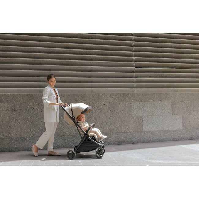 Carucior sport, Jane, Clap, Sistem compact de pliere care permite transportul caruciorului la bordul aeronavei, Cadru din aluminium, De la nastere pana la 26Kg, Conform cu standardul european EN 1888-2:2018+A1:2023, Seal BYN8420421092002