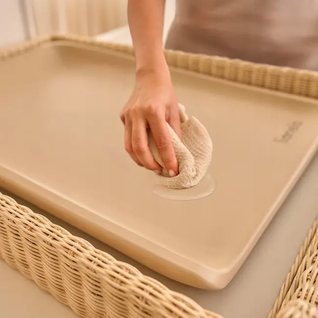 Saltea de infasat, Lionelo, Megs, Moale, Utilizabil si fara husa, Impermeabila, Design ergonomic, 70x49 cm, Fara BPA, Conform cu standardul de securitate EN71-3, 0 luni+, Bej BYNLO-MEGS_BEIGE_SAND