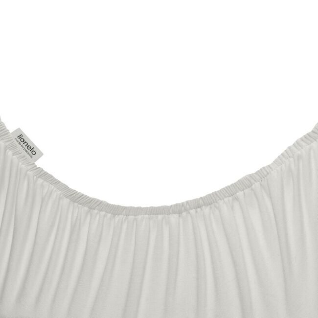 Set cearceafuri cu elastic, Lionelo, 70x28 cm, Pentru landouri si patutul co-sleeper Malin, Pentru saltele de max. 10 cm inaltime, Din bambus, Usor de spalat, 30 grade, Fara calcare, Ecologic, Alb/Bej BYNLO-BAMBOO_SHEET_OFF_WHITE_BEIGE_70x28