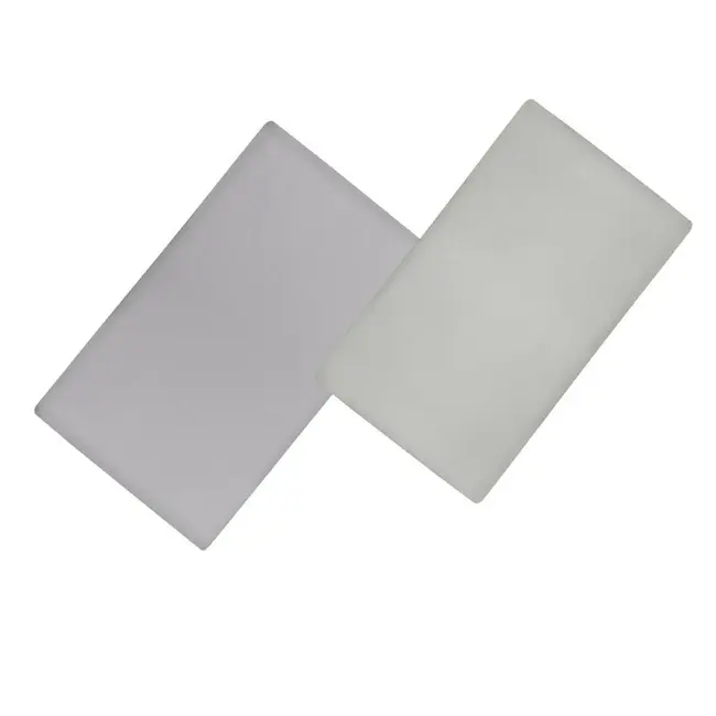 Set cearceafuri cu elastic, Lionelo, Pentru patuturi 120 x 60 cm, Pentru saltele de max. 10 cm inaltime, Din bambus, Usor de spalat, 30 grade, Fara calcare, Ecologic, Alb/Gri BYNLO-BAMBOO_SHEET_OFF_WHITE_GREY_118x60