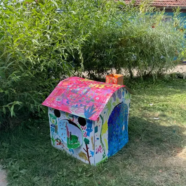 Casuta din carton pentru colorat ,   stimuleaza creativitatea copiilor   car boy safety