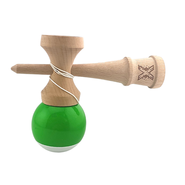 Kendama X 18 cm cu bilă cauciucată Verde/Alb – lemn natural, design premium, joc de dexteritate - ASC6427968007706