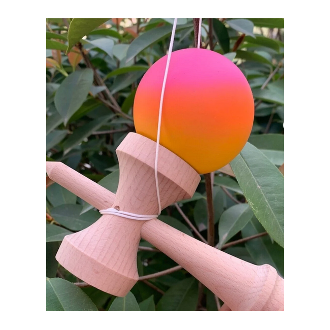 Kendama cauciucată Grip 18 cm, Gradient Roz Portocali Galben, antiderapant - ASC6427968007737