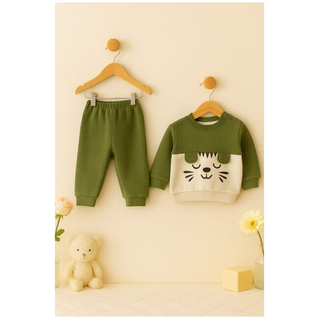 Costumas baietel 2 piese verde cu pisicuta – confort si joaca trmb7191-1