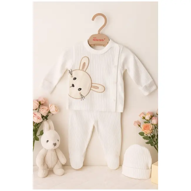 Costumas bebe alb din bumbac fin cu ursulet &ndash; 3 piese, confort si stil pentru bebelusi trmd20534