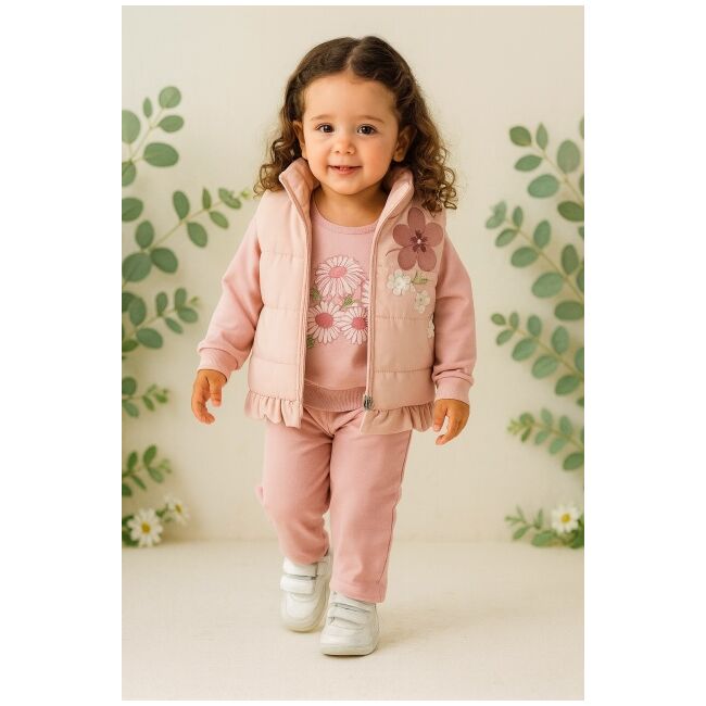 Costumas fetita 3 piese roz – vesta matlasata, bluza cu flori si pantaloni confortabili trmd2071