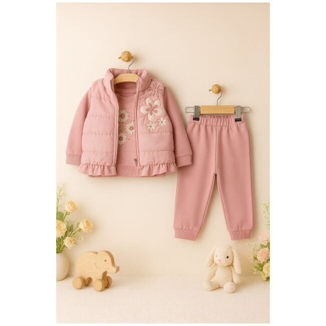 Costumas fetita 3 piese roz pudra – vesta matlasata, bluza cu flori si pantaloni confortabili trmb2071
