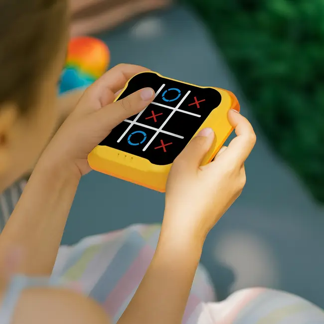 Joc x si 0 electronic ,   logica, memorie si distractie fara ecrane