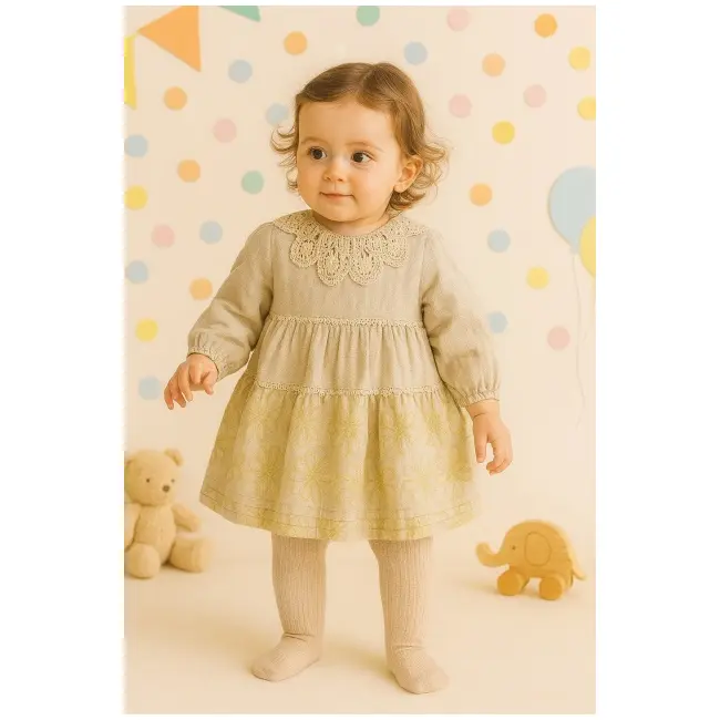 Rochita bebelusa crem vintage &ndash; bumbac, dantela si fustita cu flori brodate trmd4153