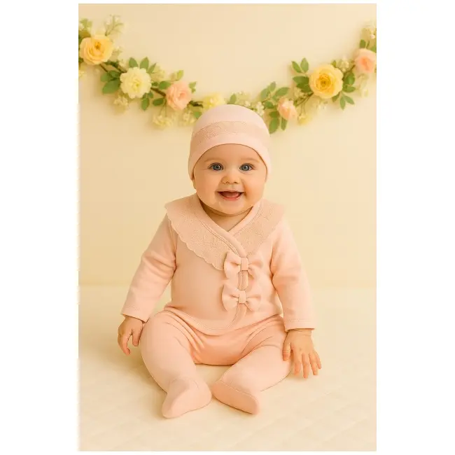 Set 5 piese pentru bebelusi fetite &ndash; costumas roz cu dantela, fundite si accesorii asortate trmd2039