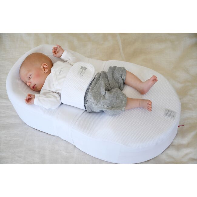 Baby nest ergonomic Red Castle Cocoonababy  10   Flori de Bumbac
