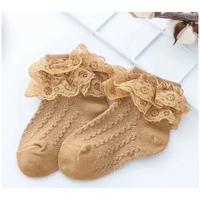 Sosetele maro cu model din tesatura si danteluta mbskk121-2