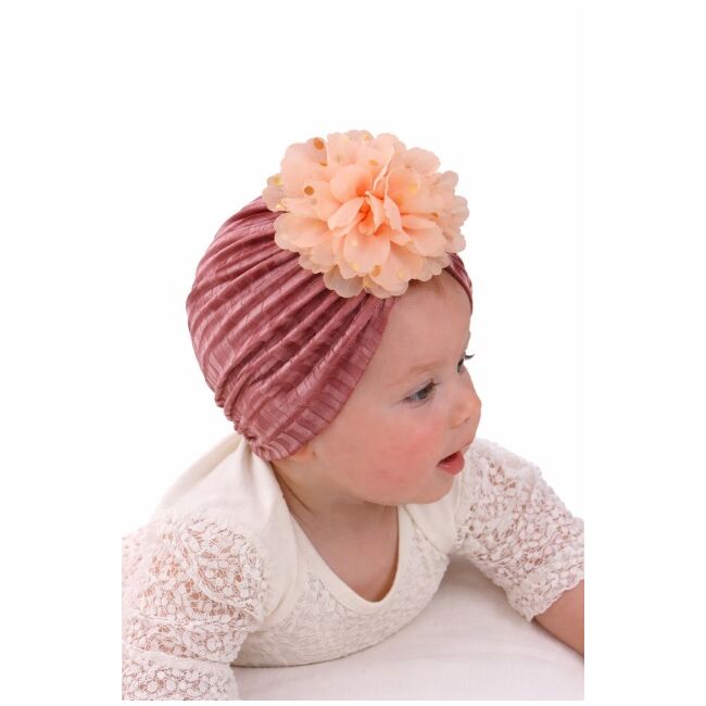 Caciulita roz pudra tip turban din catifea cu floare aplicata mdx-20153-1