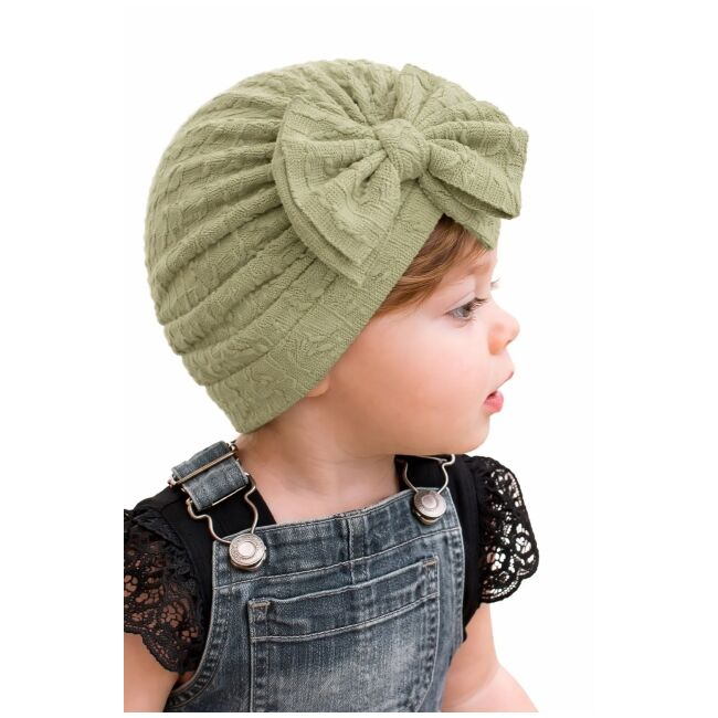 Caciulita verde tip turban cu model din tesatura si funda aplicata amx-22032-1