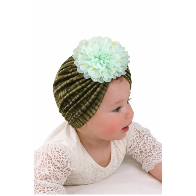 Caciulita verde tip turban din catifea cu floare aplicata mdx-20153-3