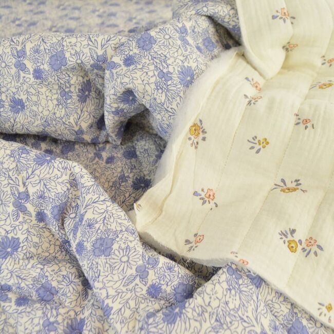 Paturica Bebelus Handmade Matlasata Din Muselina Premium Cu Fata Dubla ,   Zomea Ecru Blue, 135x100 Cm Pjb106681