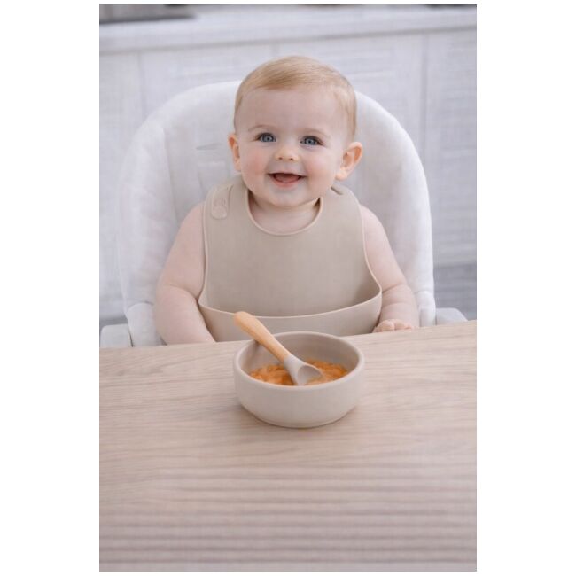 Set din silicon cu bol bavetica si lingurita pentru bebe - bej addta59-1