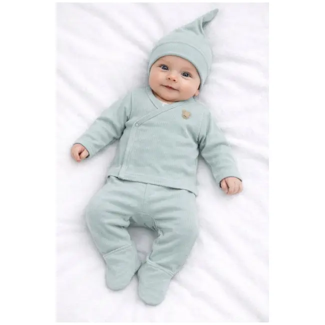 Set verde pentru bebelusi din bumbac cu bluza petrecuta, pantaloni si caciulita, roz tram0020