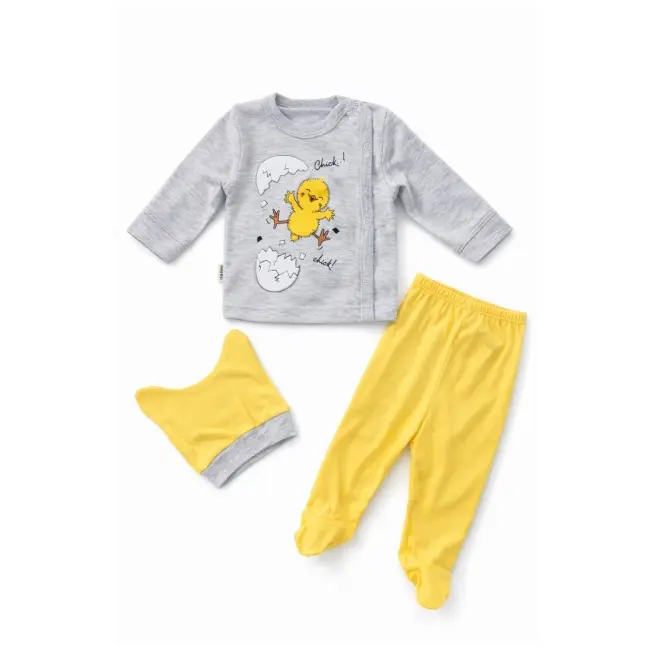 Set bebelus 3 piese bumbac cu imprimeu pui, pantaloni cu botosei si caciulita trpb0079-cp1