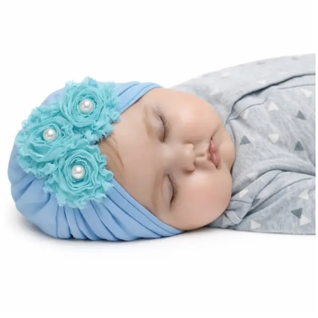 Turban bebelusi albastru deschis cu flori textile si perlute, caciulita elastica eleganta pentru fetite mbx-19068-2-ct6