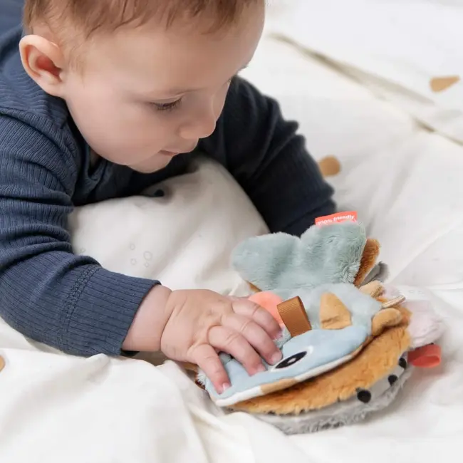 Jucarie senzoriala carticica de plus Done by Deer Sea Friends Colour Mix