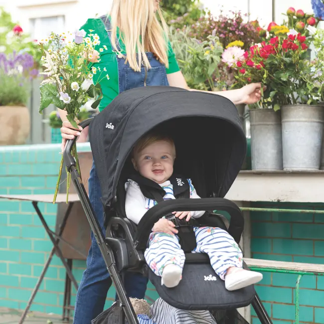 Joie - carucior pentru copii multifunctional 3 in 1 chrome dlx toffee (carucior chrome dlx + landou toffee + scoica i-snug toffee) bbbt1201gbtof000