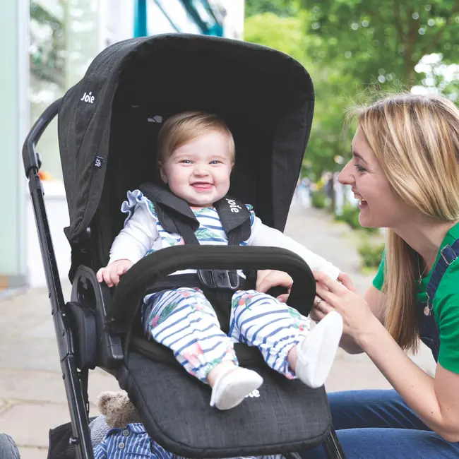 Joie - carucior pentru copii multifunctional 3 in 1 chrome dlx toffee (carucior chrome dlx + landou toffee + scoica i-snug toffee) bbbt1201gbtof000