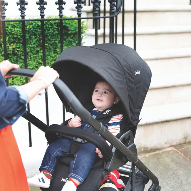 Joie - carucior pentru copii multifunctional 3 in 1 chrome dlx toffee (carucior chrome dlx + landou toffee + scoica i-snug toffee) bbbt1201gbtof000