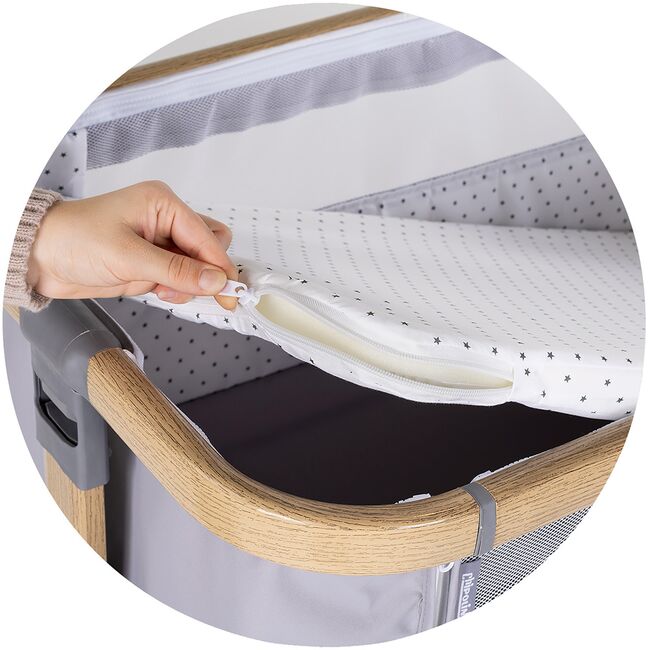 Patut co-sleeper Chipolino Charisma cu laterala culisanta platinum wood HUBKOSCA0262PL