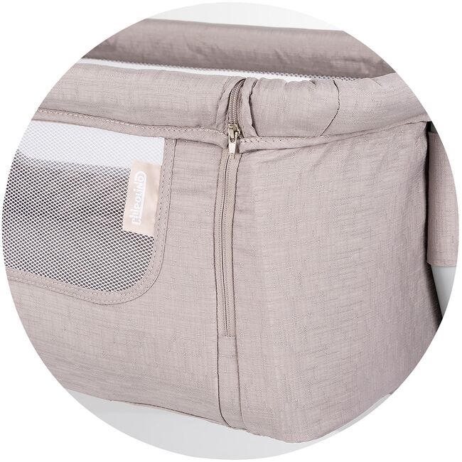 Patut co-sleeper Chipolino Eleganza cu laterala culisanta tiramisu HUBKOSEL0252TR