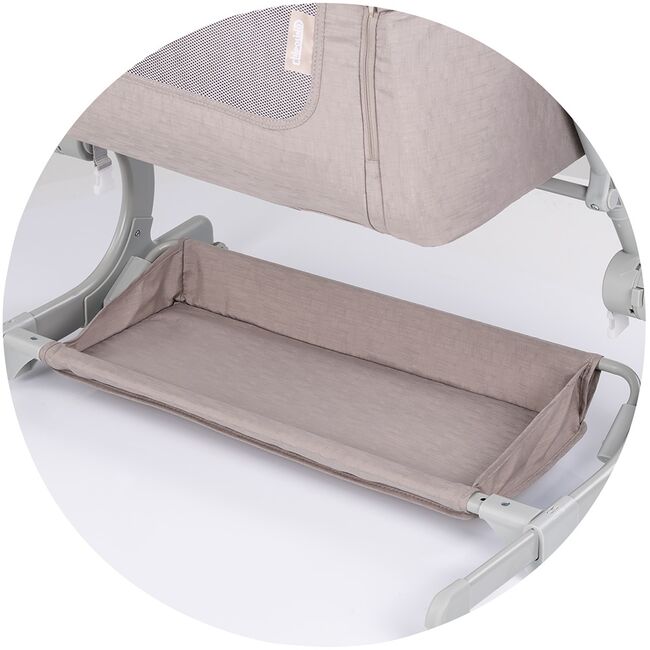 Patut co-sleeper Chipolino Eleganza cu laterala culisanta tiramisu HUBKOSEL0252TR