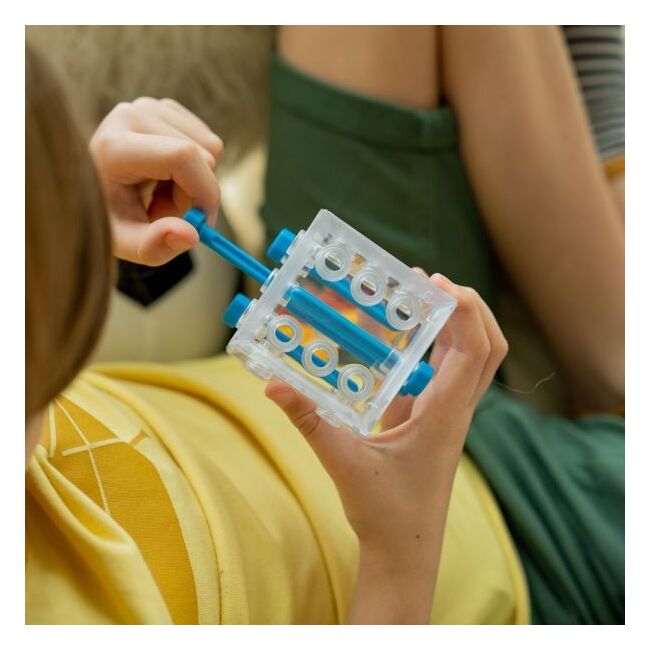 Smart games - criss cross cube, joc de logica cu 80 de provocari, 8+ ani, editie lb. romana - okesg415ro