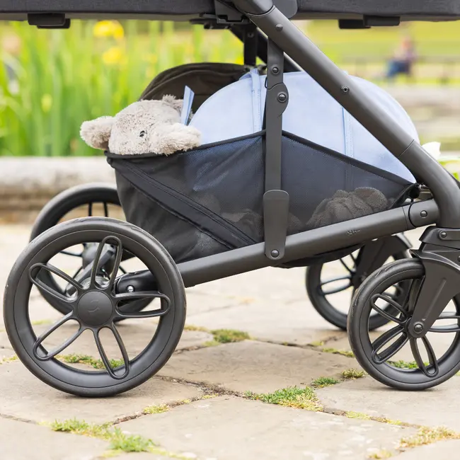 Joie - carucior pentru copii multifunctional 3 in 1 chrome 2 raven  (carucior chrome 2 raven + landou chrome raven+ scoica i-snug raven) bbbt1201jarvn000