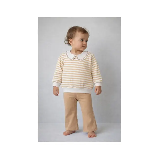 Set bebe bymurat cu bluză &icirc;n dungi și pantaloni bej comozi bk10234-1-29