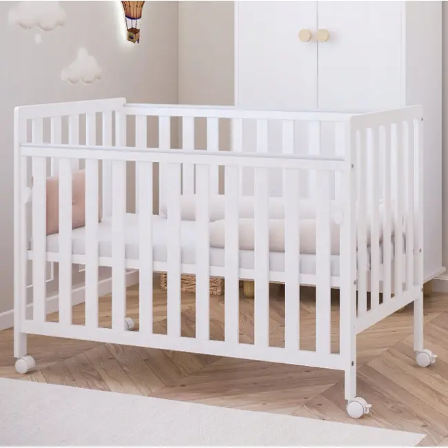 Patut Din Lemn Bambi Alb 120a 60 Cm Laterala Culisanta    Roti Cu Blocare    Protectie Silicon Pentru Dentitie    En 716-1 Pjbbambi120_w