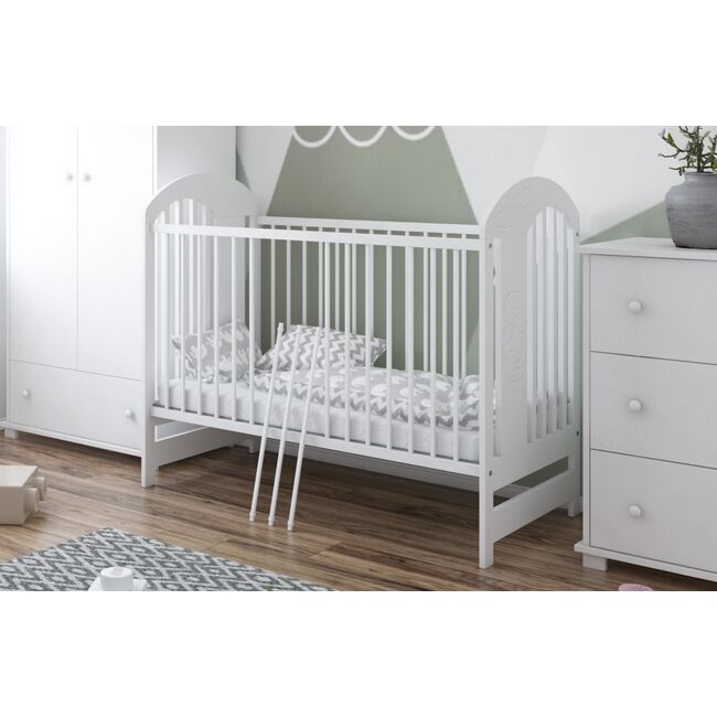 Patut Din Lemn Pentru Copii Tymon Alb 120a 60 Cm Somiera Reglabila    3 Bare Laterale Detasabile    Design Modern    0,  4 Ani Pjbtymon_w